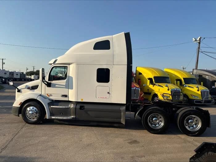 2021 Peterbilt 579 in Dallas, TX — photo 8