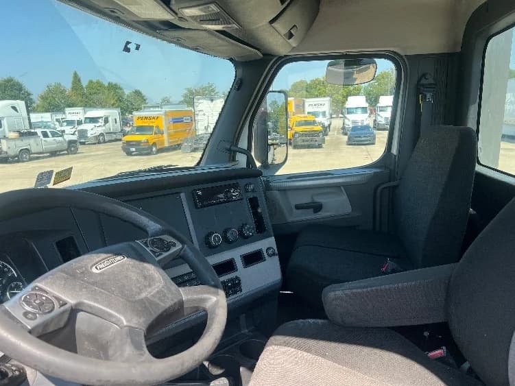 2020 Freightliner Cascadia in Hammond, LA — photo 9