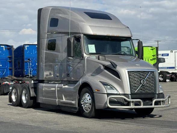 2022 Volvo VNL 760 in Fontana, CA
