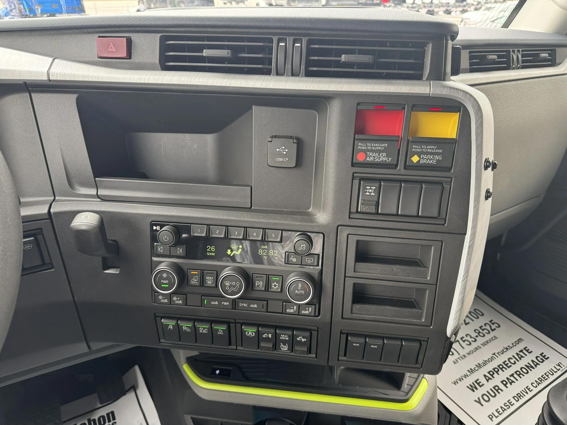 2027 Volvo VNL 860 in Clarksville, IN — photo 9