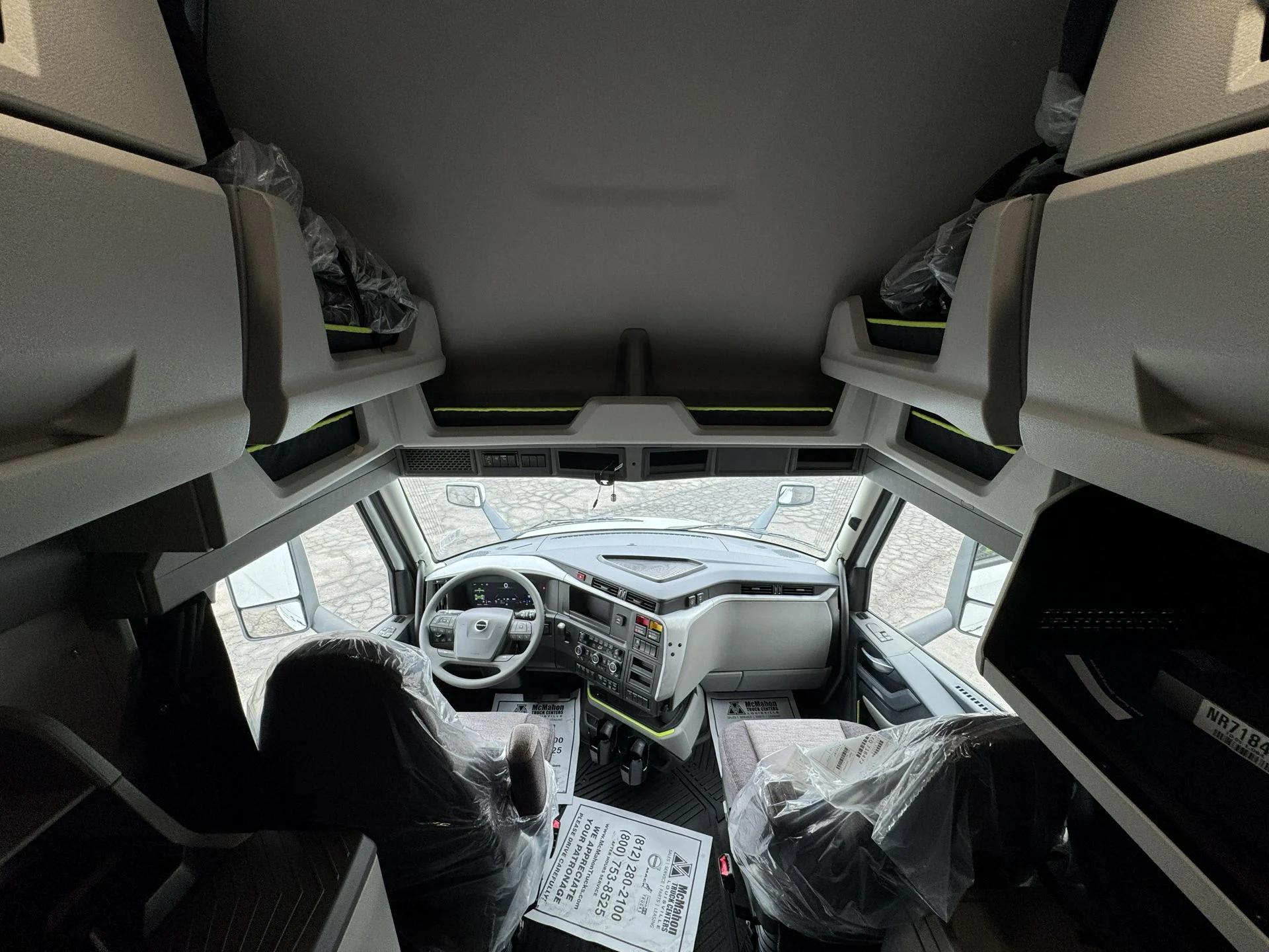 2027 Volvo VNL 860 in Clarksville, IN — photo 15