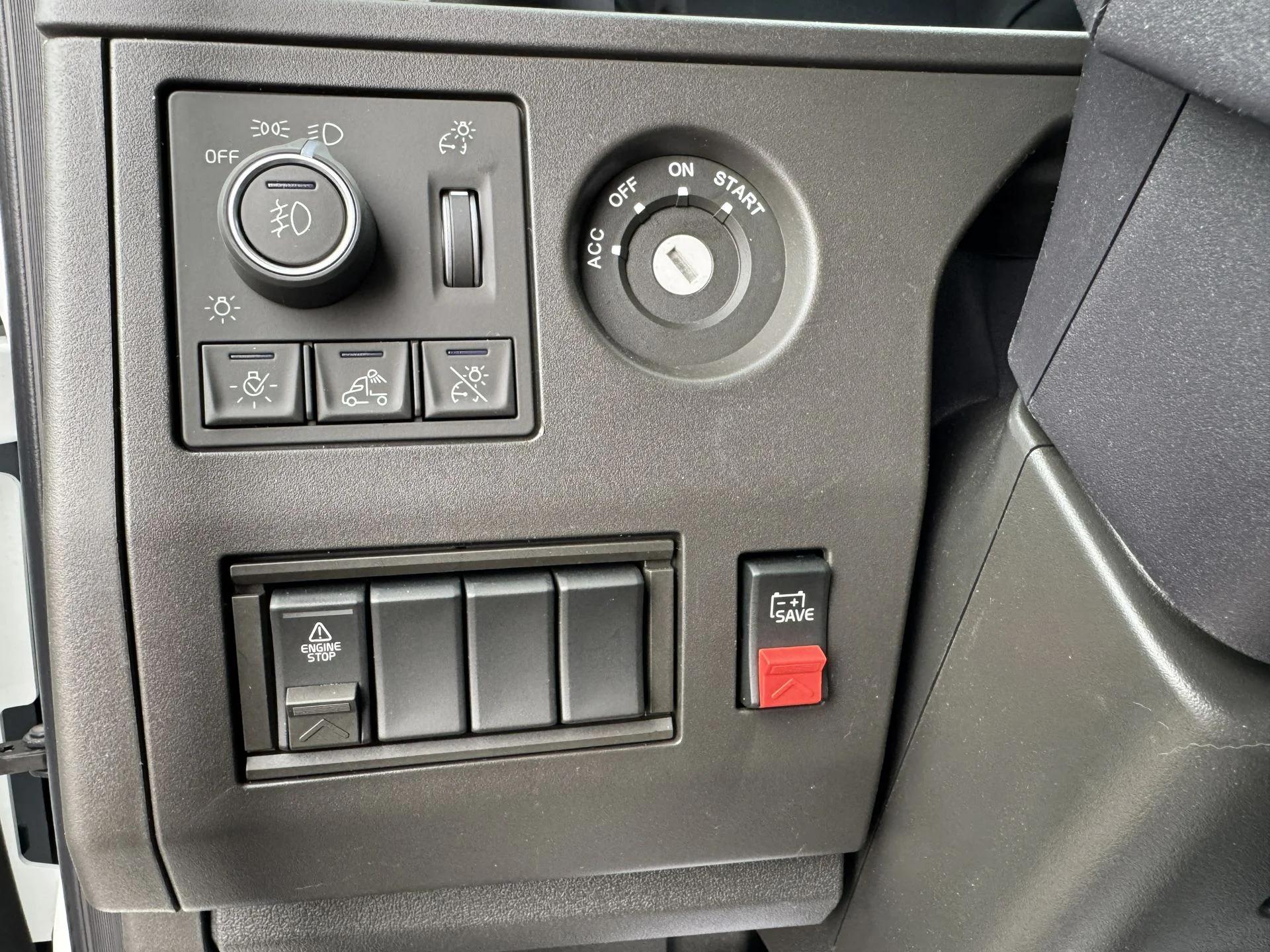 2027 Volvo VNL 860 in Clarksville, IN — photo 17