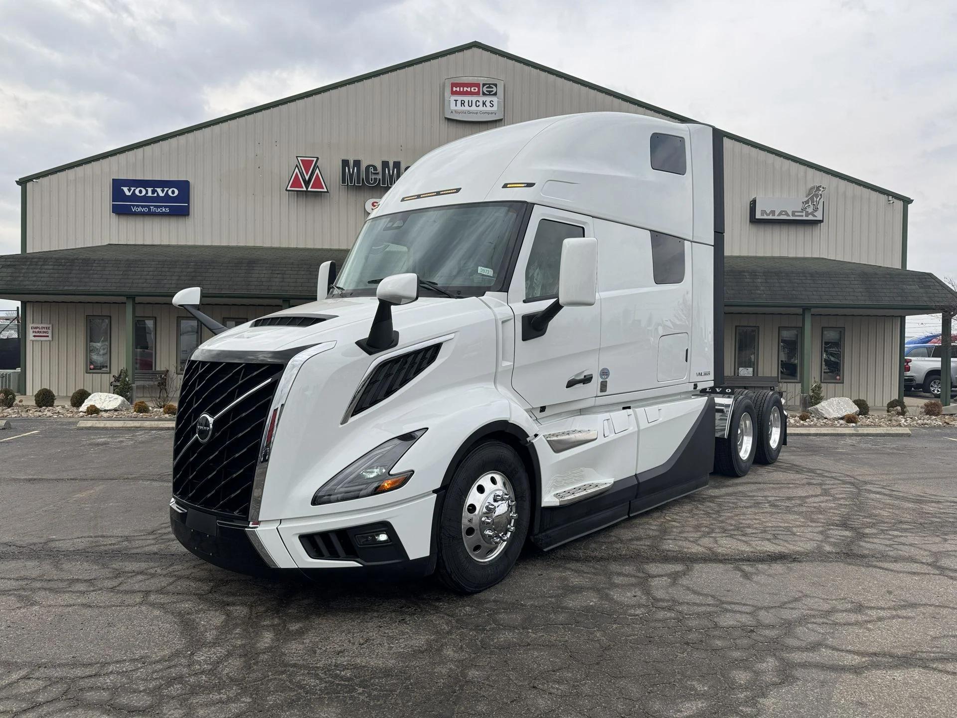 2027 Volvo VNL 860 in Clarksville, IN
