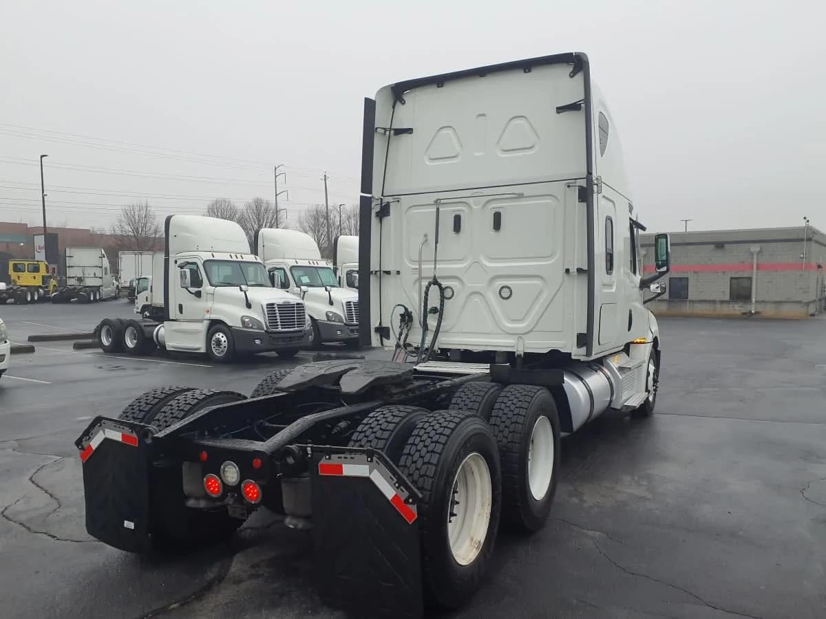 2022 Freightliner Cascadia in Atlanta, GA — photo 4