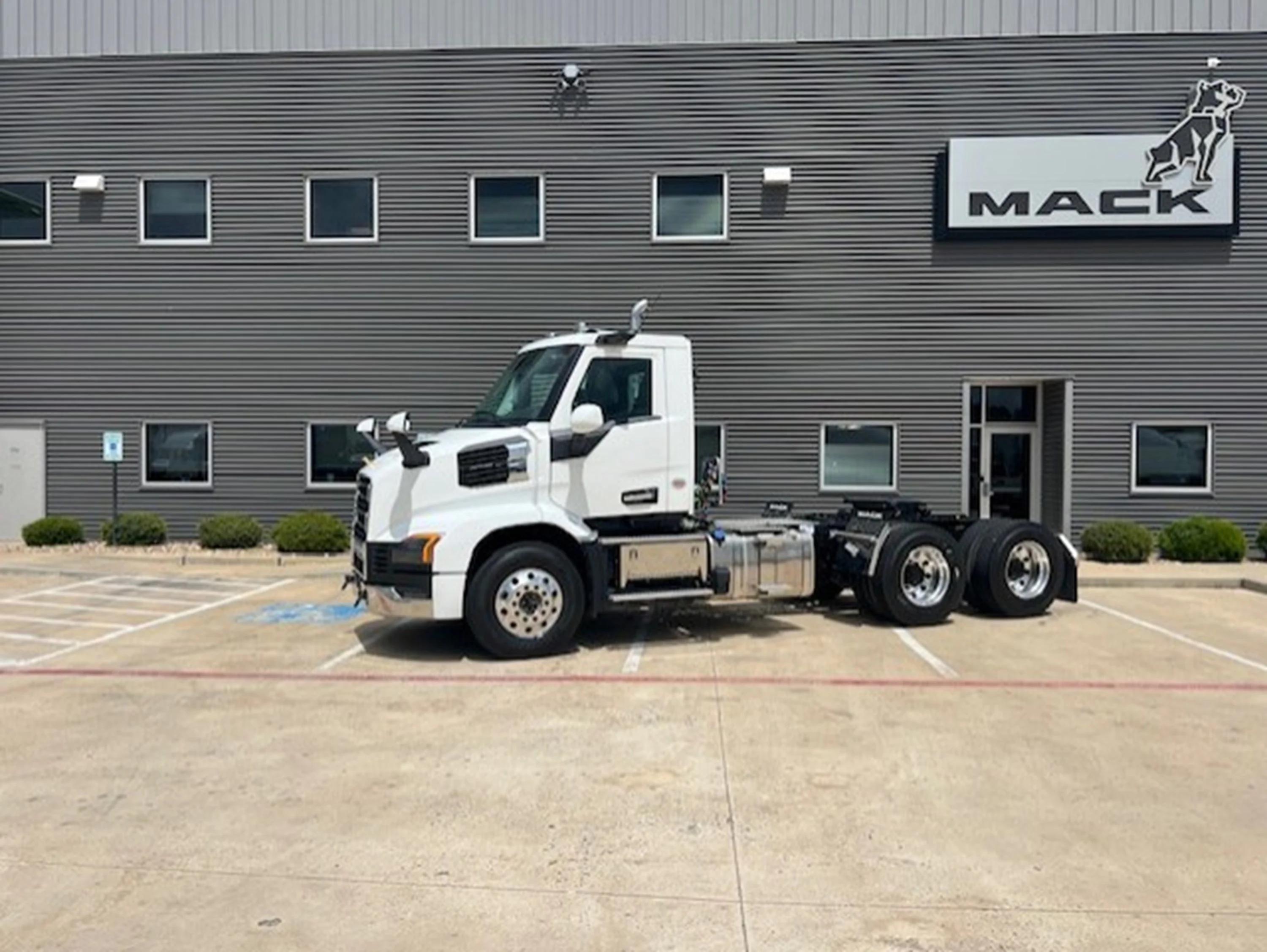 2027 Mack Anthem in HOUSTON, TX