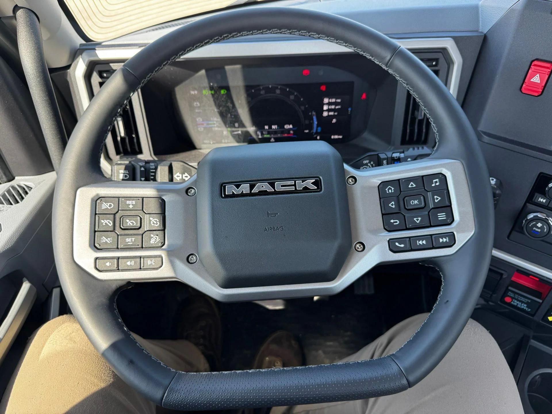 2026 Mack Pinnacle in La Vergne, TN — photo 11