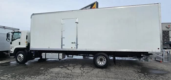 2025 Isuzu FTR in Olathe, KS — photo 3