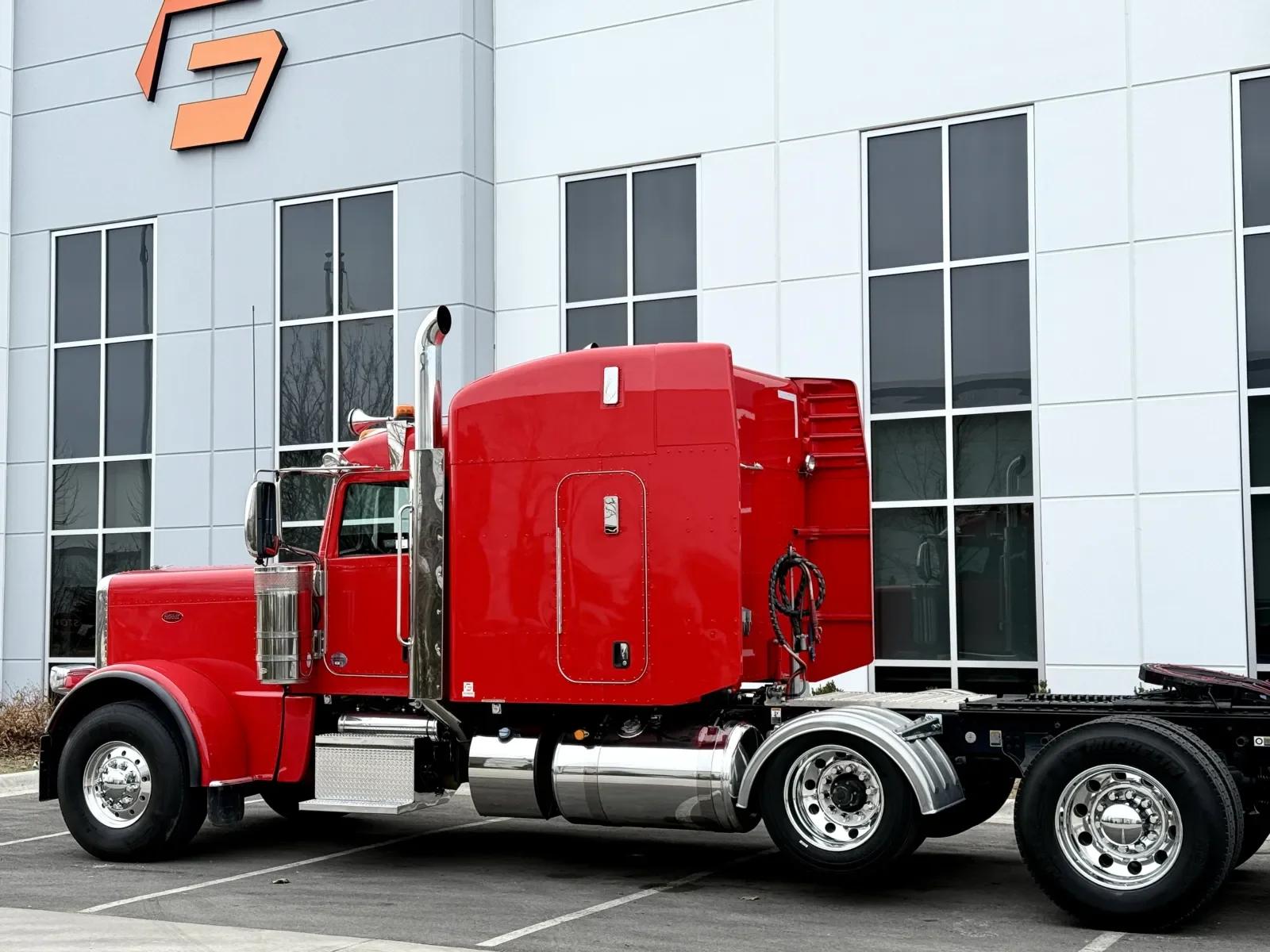 2024 Peterbilt 389 in New Lenox, IL — photo 8