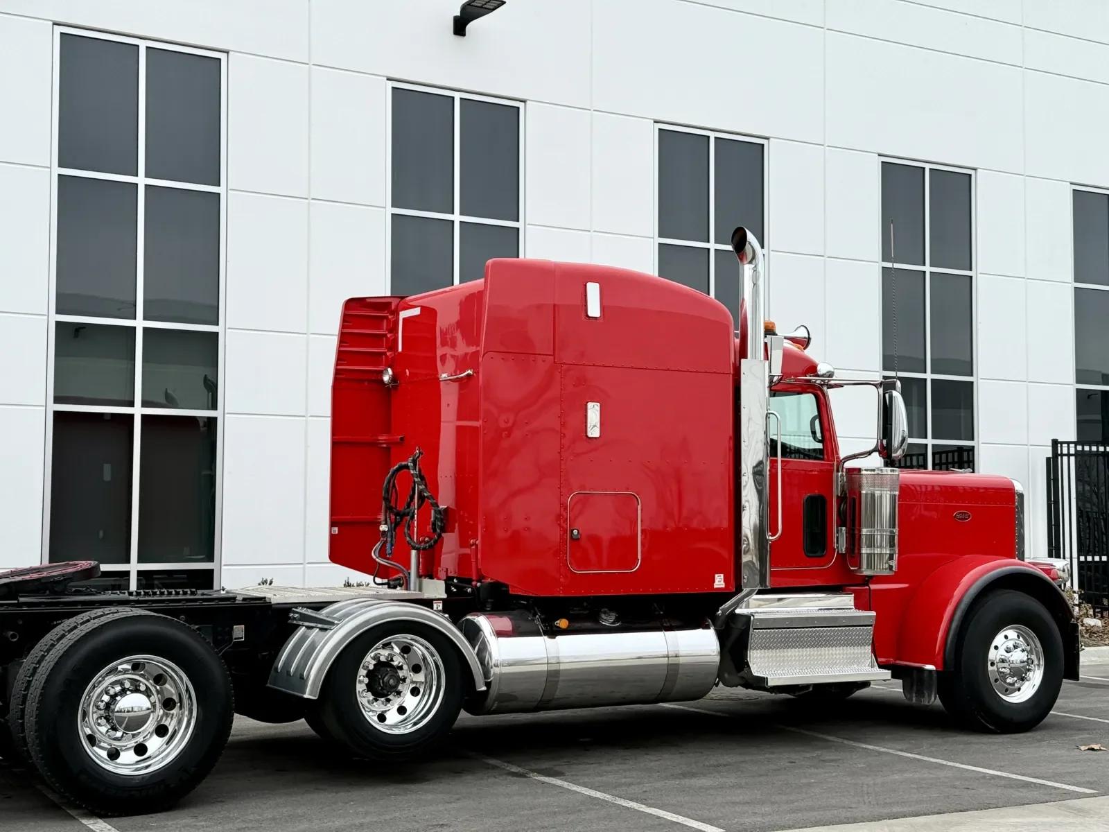 2024 Peterbilt 389 in New Lenox, IL — photo 7