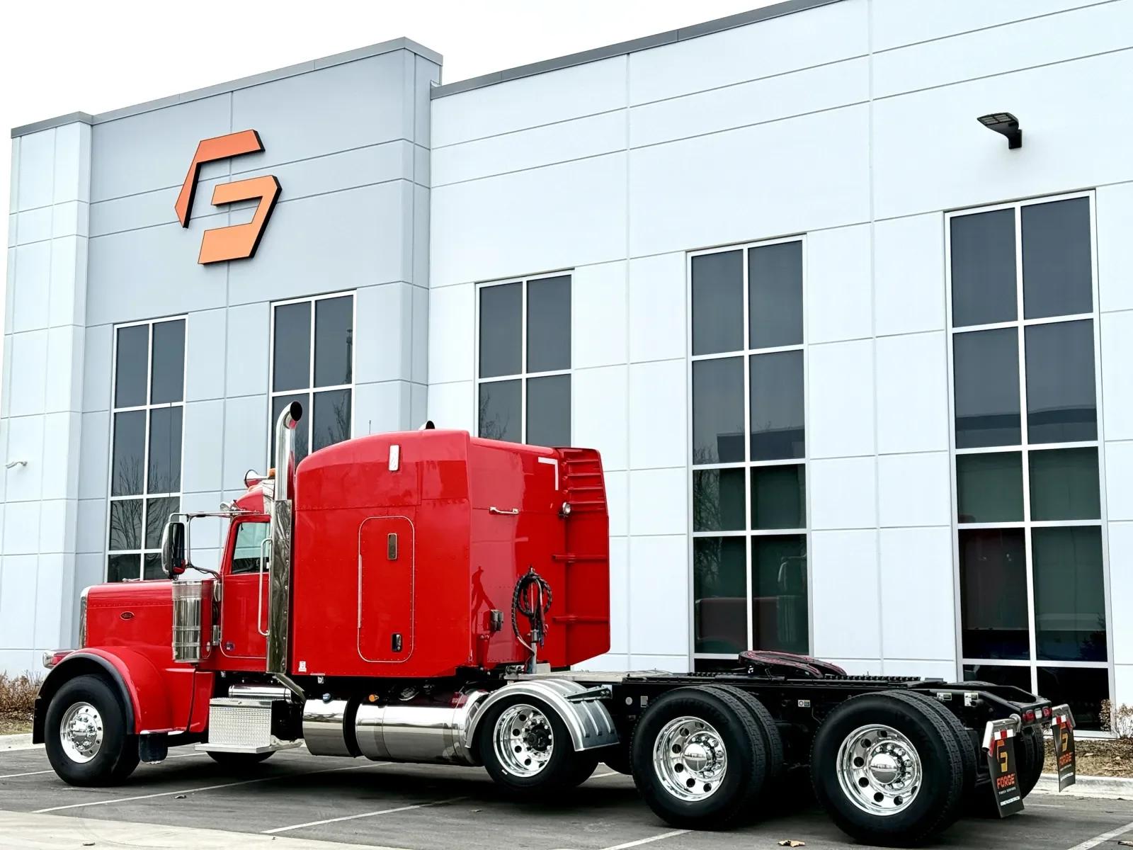 2024 Peterbilt 389 in New Lenox, IL — photo 6