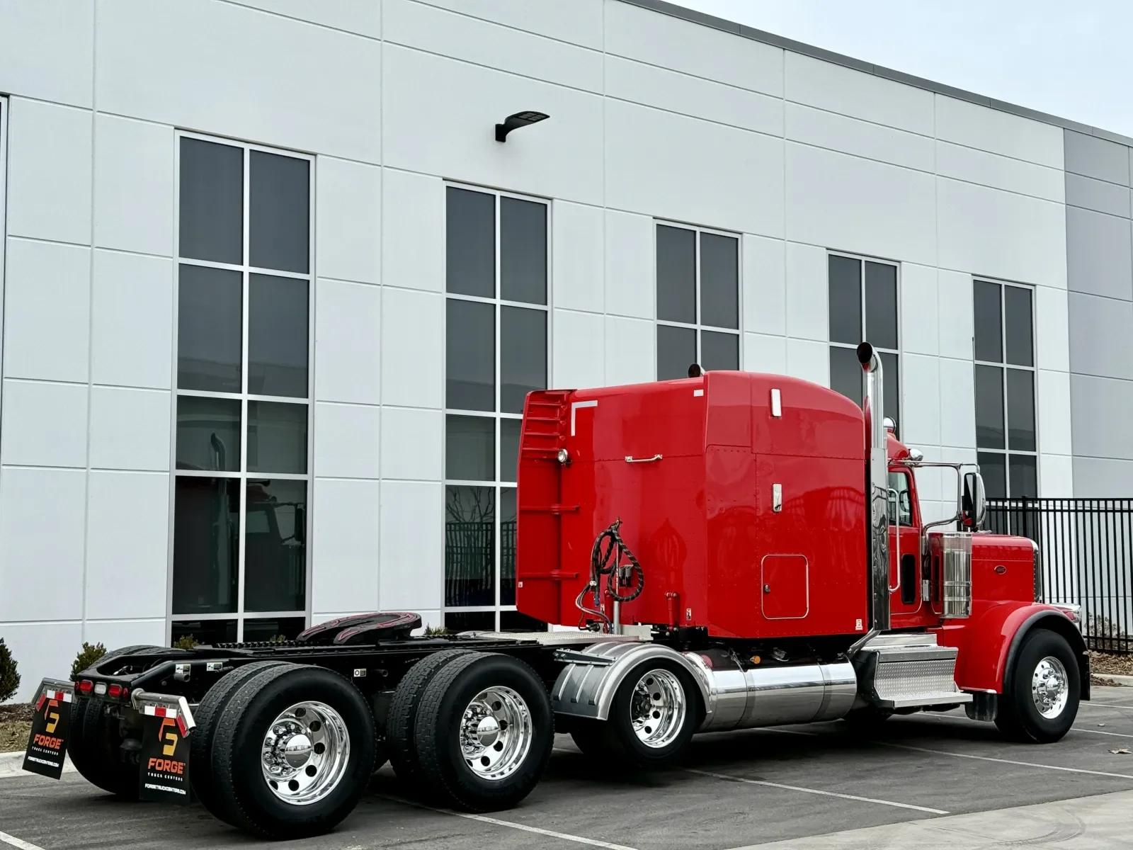 2024 Peterbilt 389 in New Lenox, IL — photo 5
