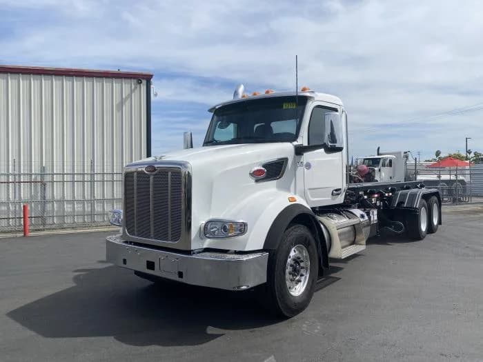 2027 Peterbilt 567 in Sylmar, CA — photo 2