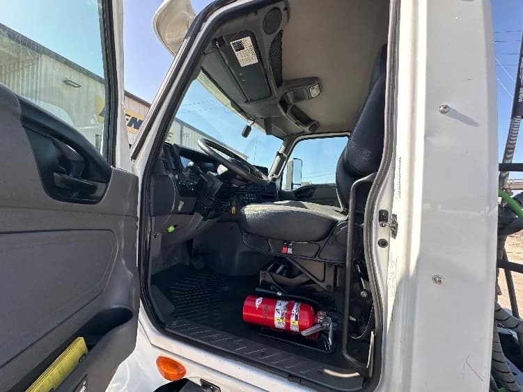 2019 International LT in Waxahachie, TX — photo 9