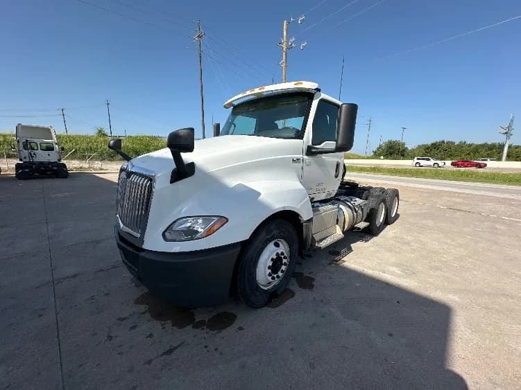 2019 International LT in Waxahachie, TX — photo 3