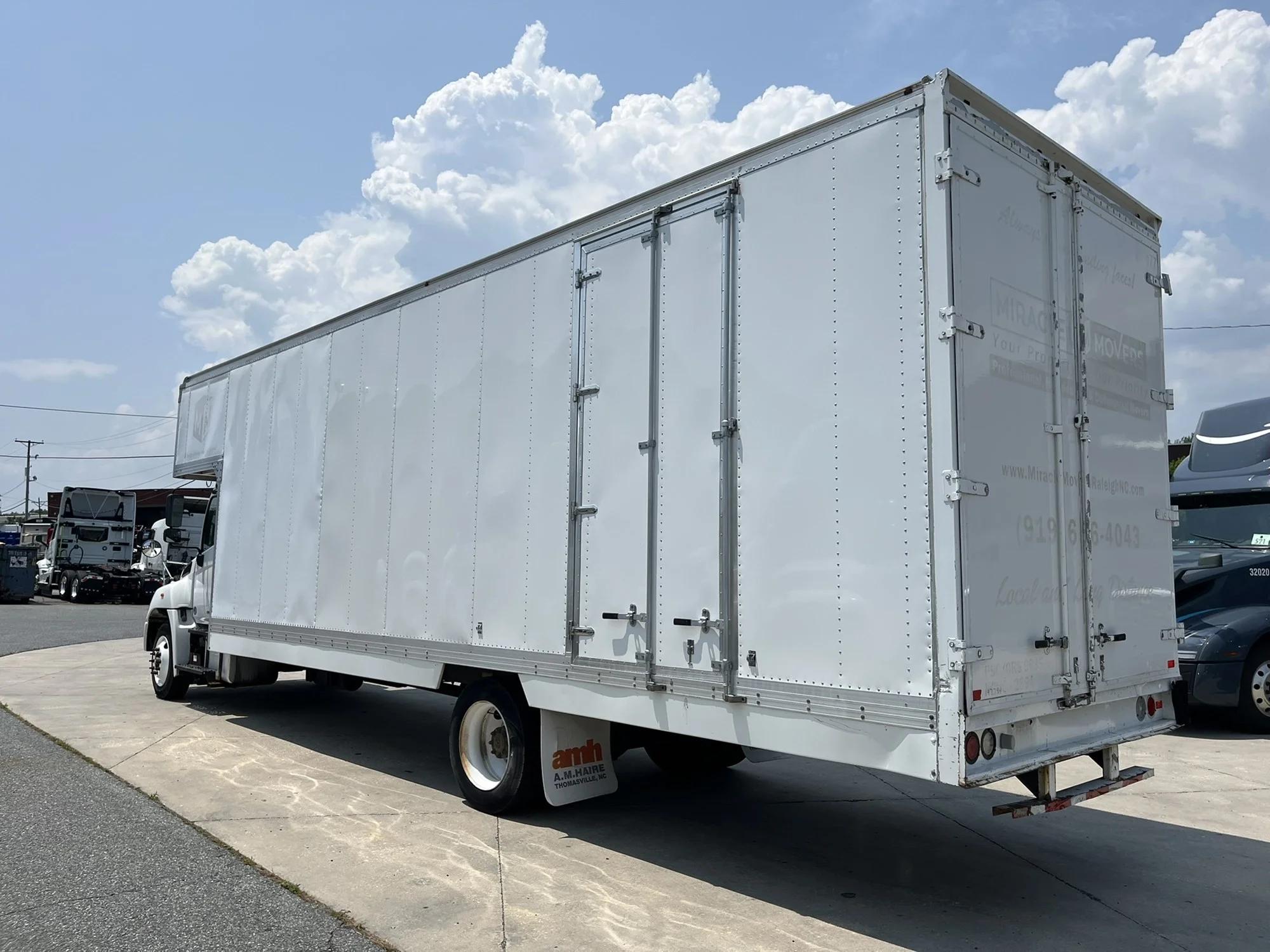 2018 Hino 268 — photo 6