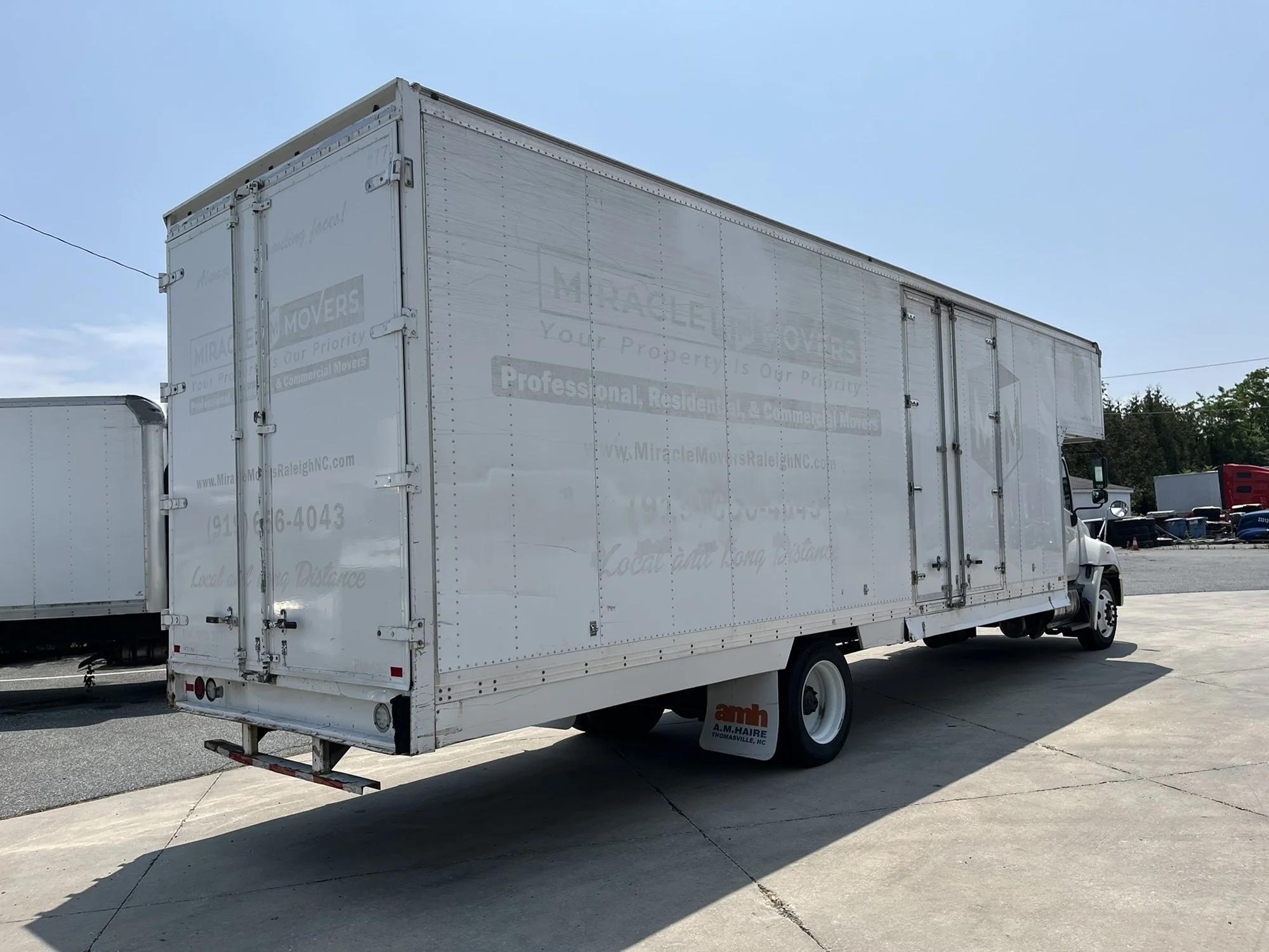 2018 Hino 268 — photo 4