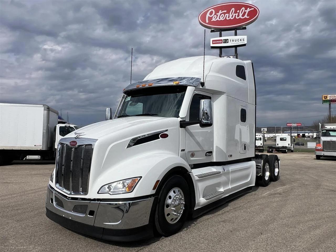 2027 Peterbilt 579 in South St. Paul, MN — photo 12