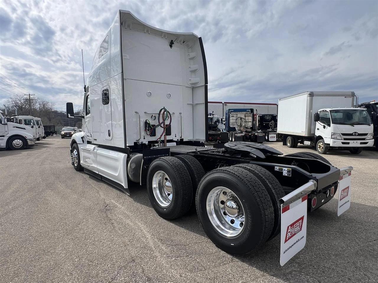 2027 Peterbilt 579 in South St. Paul, MN — photo 2