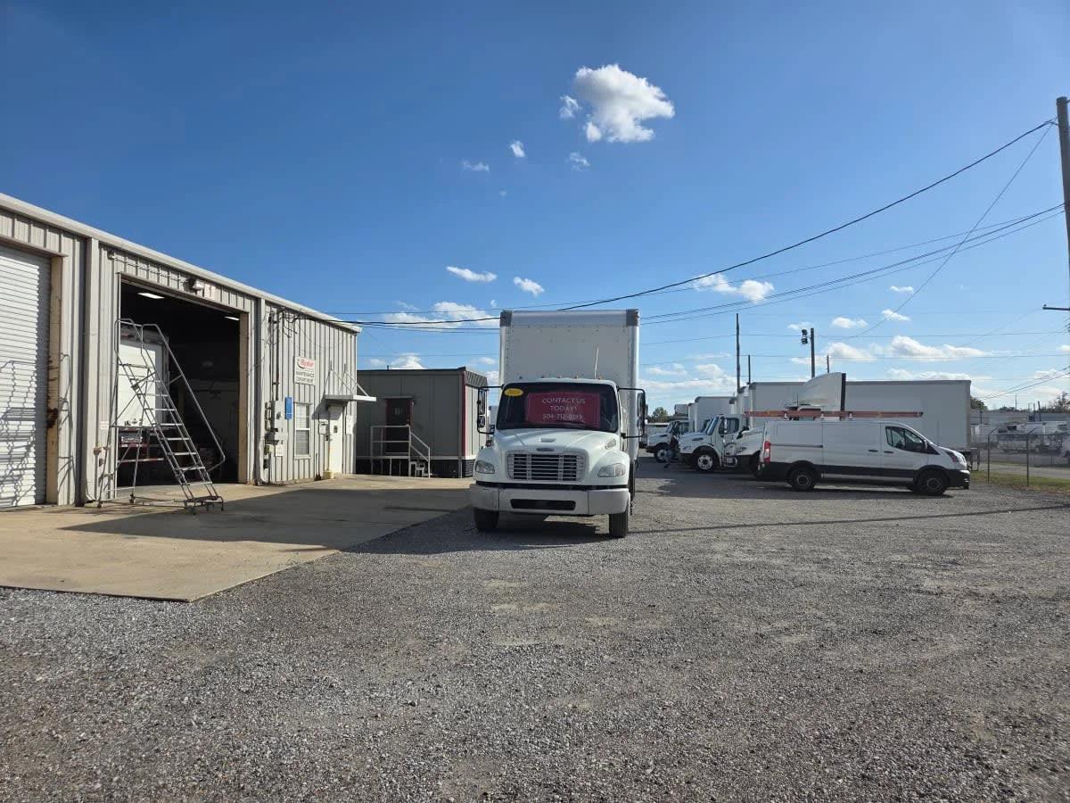 2018 Freightliner M2 106 in St. Rose, LA — photo 2