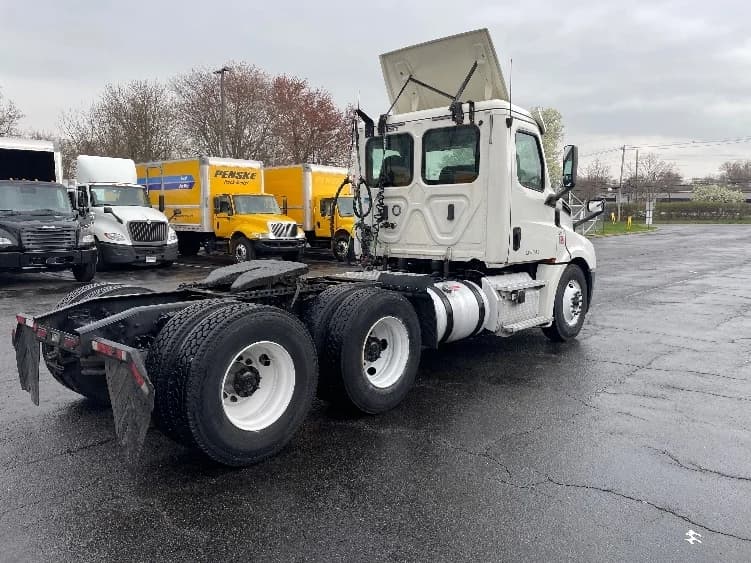 2019 Freightliner Cascadia in Parsippany, NJ — photo 7