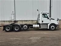 2025 Freightliner Cascadia in Sioux Falls, SD — photo 8
