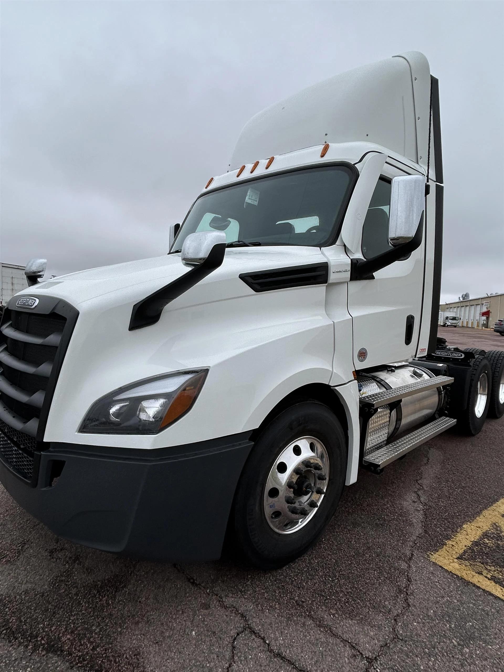 2025 Freightliner Cascadia in Sioux Falls, SD — photo 11