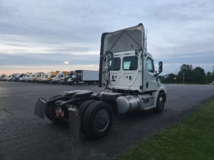 2019 Freightliner Cascadia in White Deer, PA — photo 7