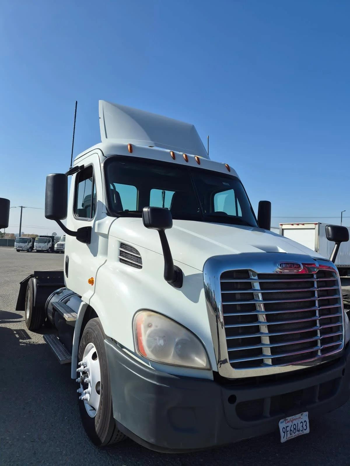 2018 Freightliner Cascadia in San Diego, CA — photo 3
