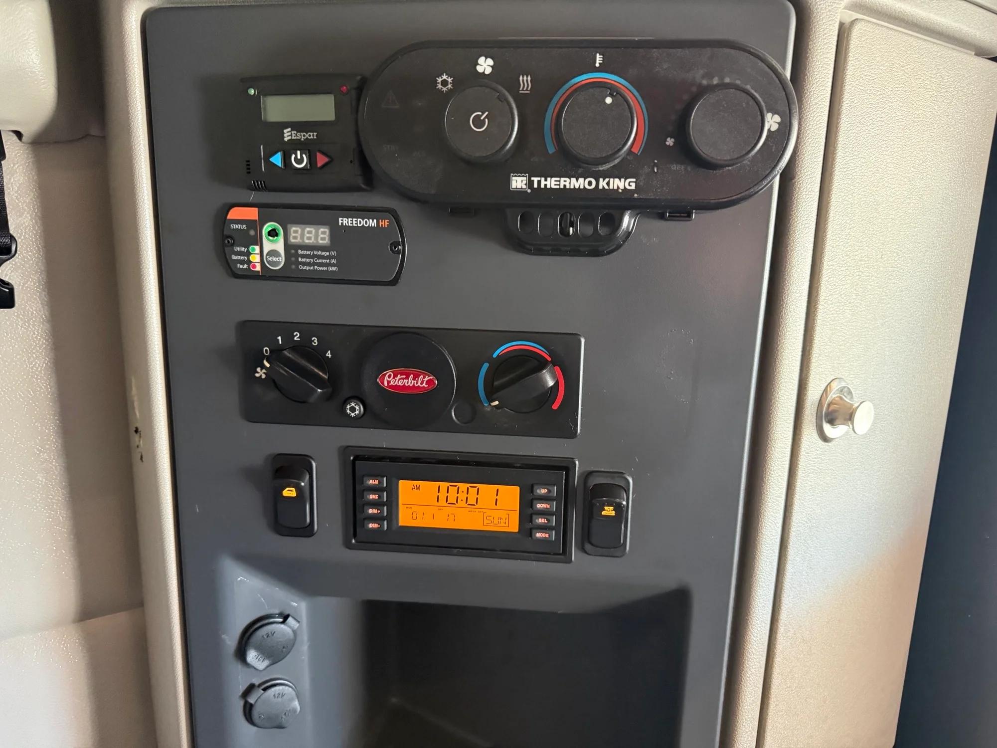 2023 Peterbilt 579 in Lowell, AR — photo 15