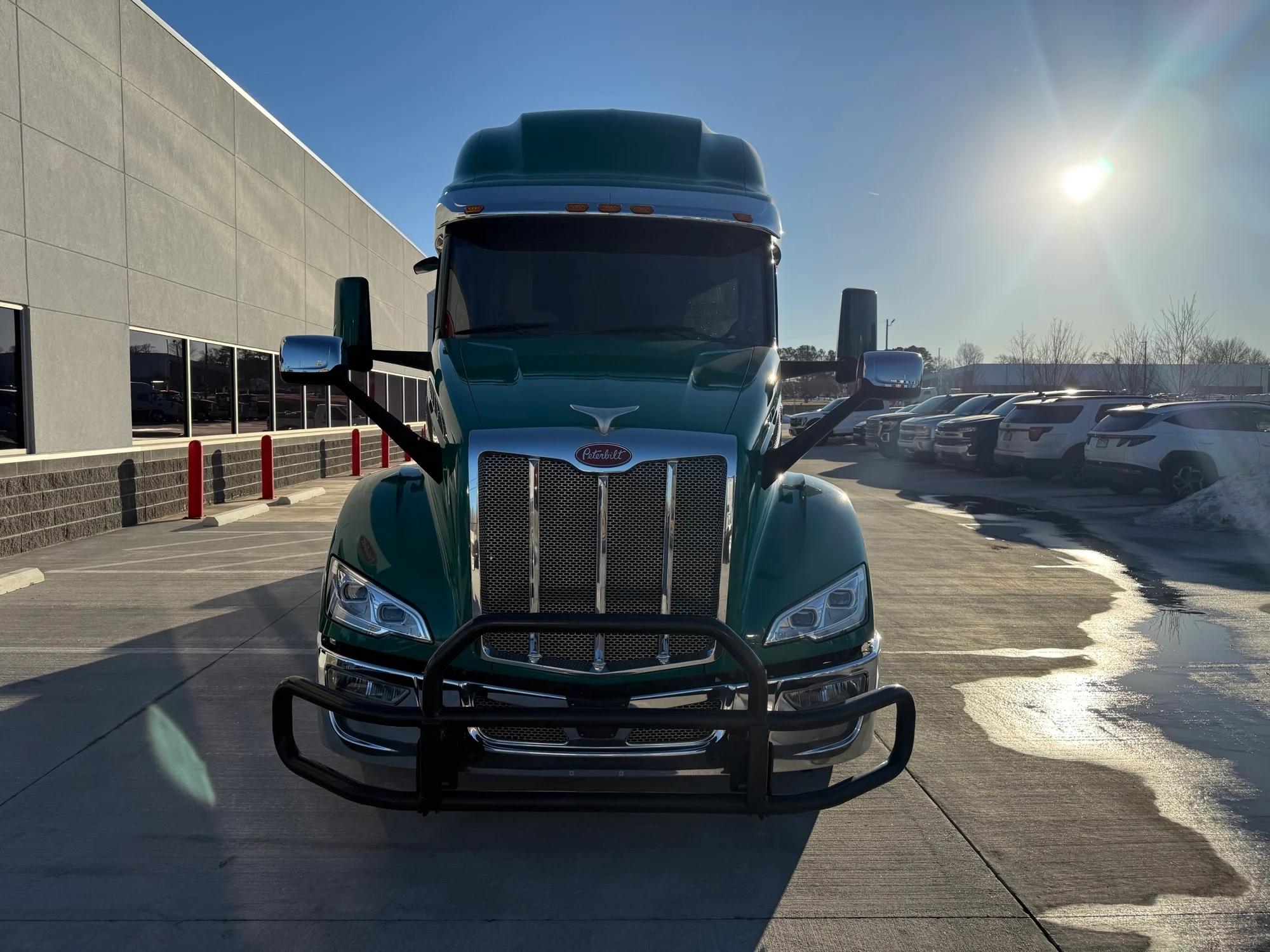 2023 Peterbilt 579 in Lowell, AR — photo 8