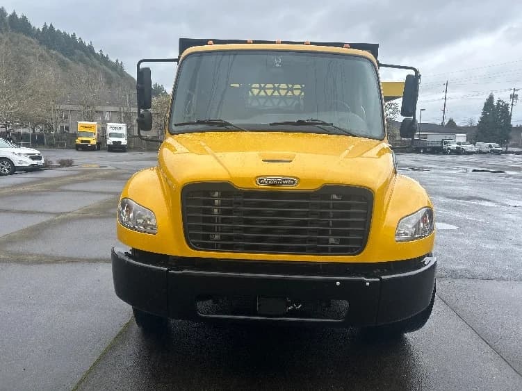 2022 Freightliner M2 106 in Portland, OR — photo 2