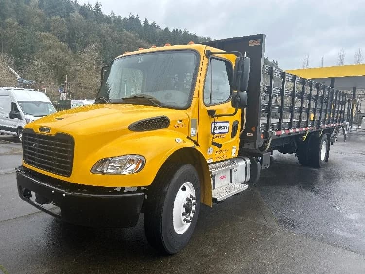 2022 Freightliner M2 106 in Portland, OR — photo 3