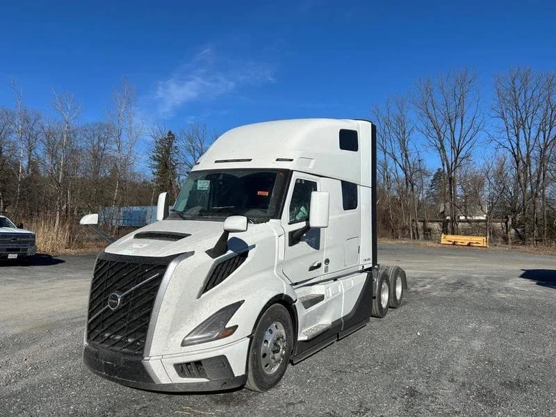 2025 Volvo VNL 660