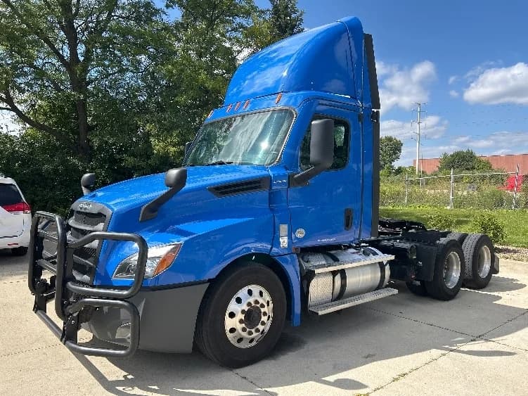 2022 Freightliner Cascadia in La Porte, IN — photo 3