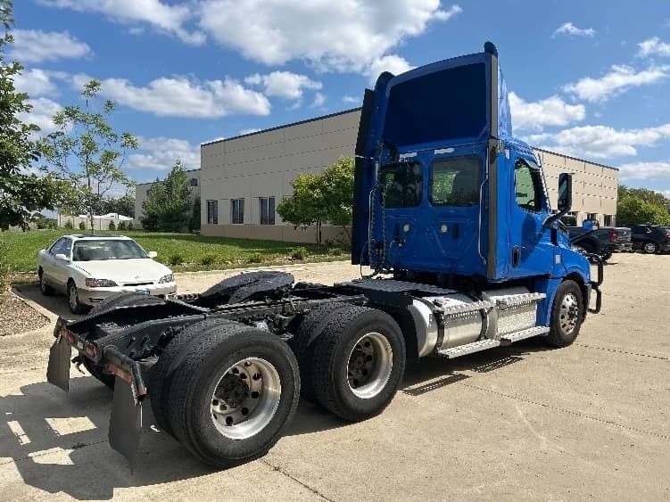 2022 Freightliner Cascadia in La Porte, IN — photo 7