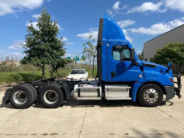 2022 Freightliner Cascadia in La Porte, IN — photo 8