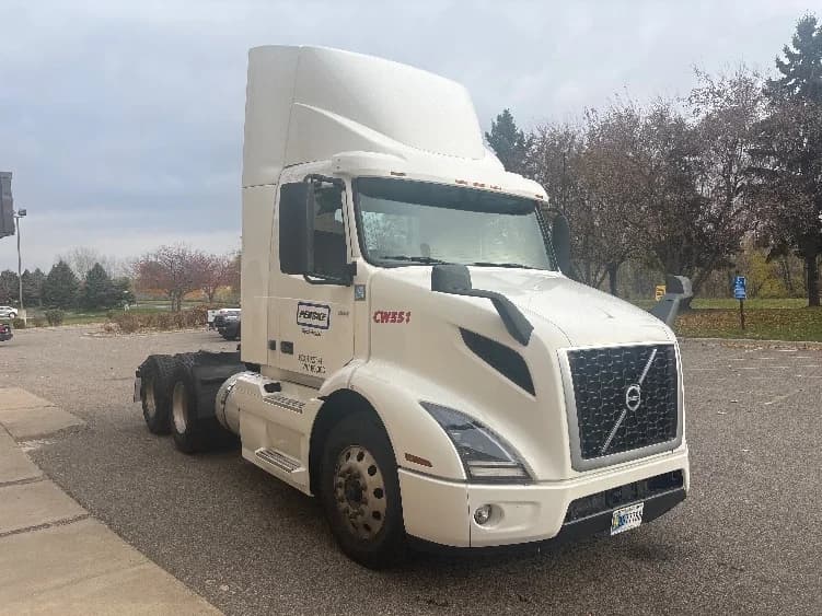2021 Volvo VNR 640
