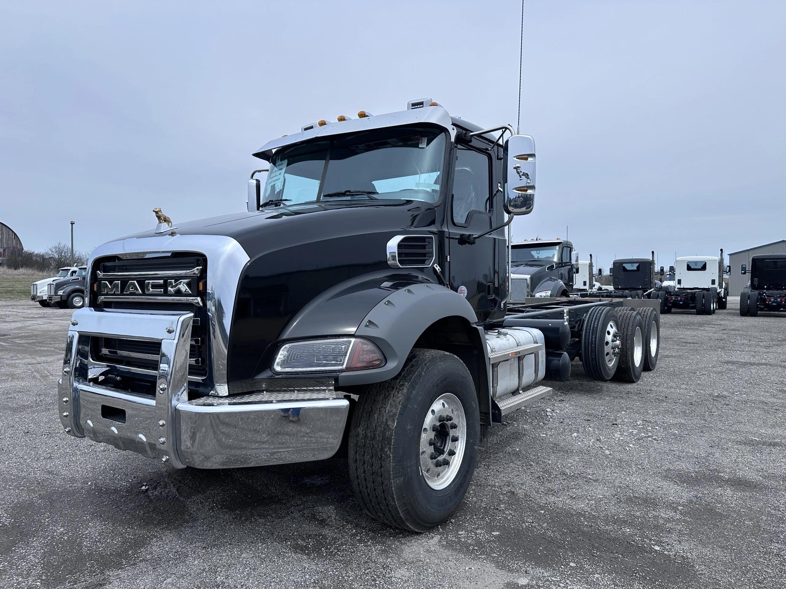2026 Mack Granite — photo 3