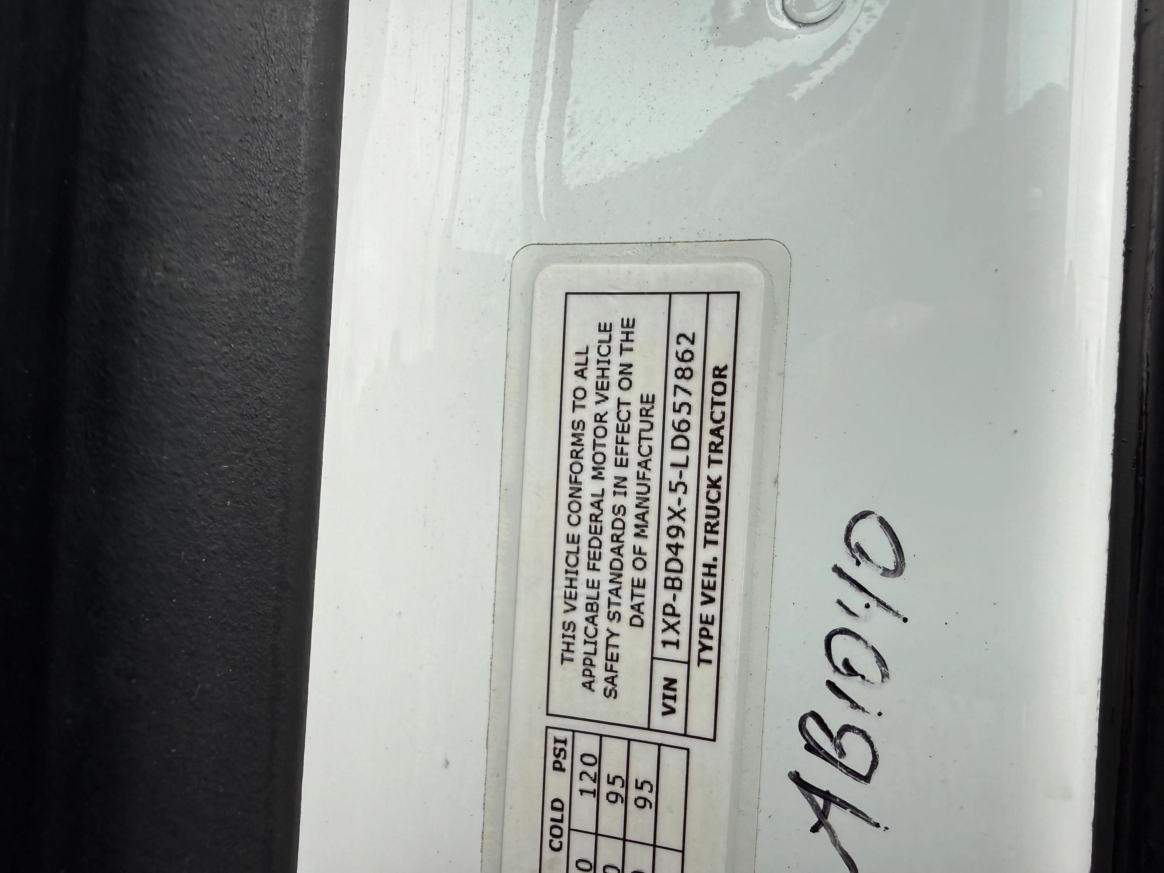 2020 Peterbilt 579 in Cincinnati, OH — photo 14