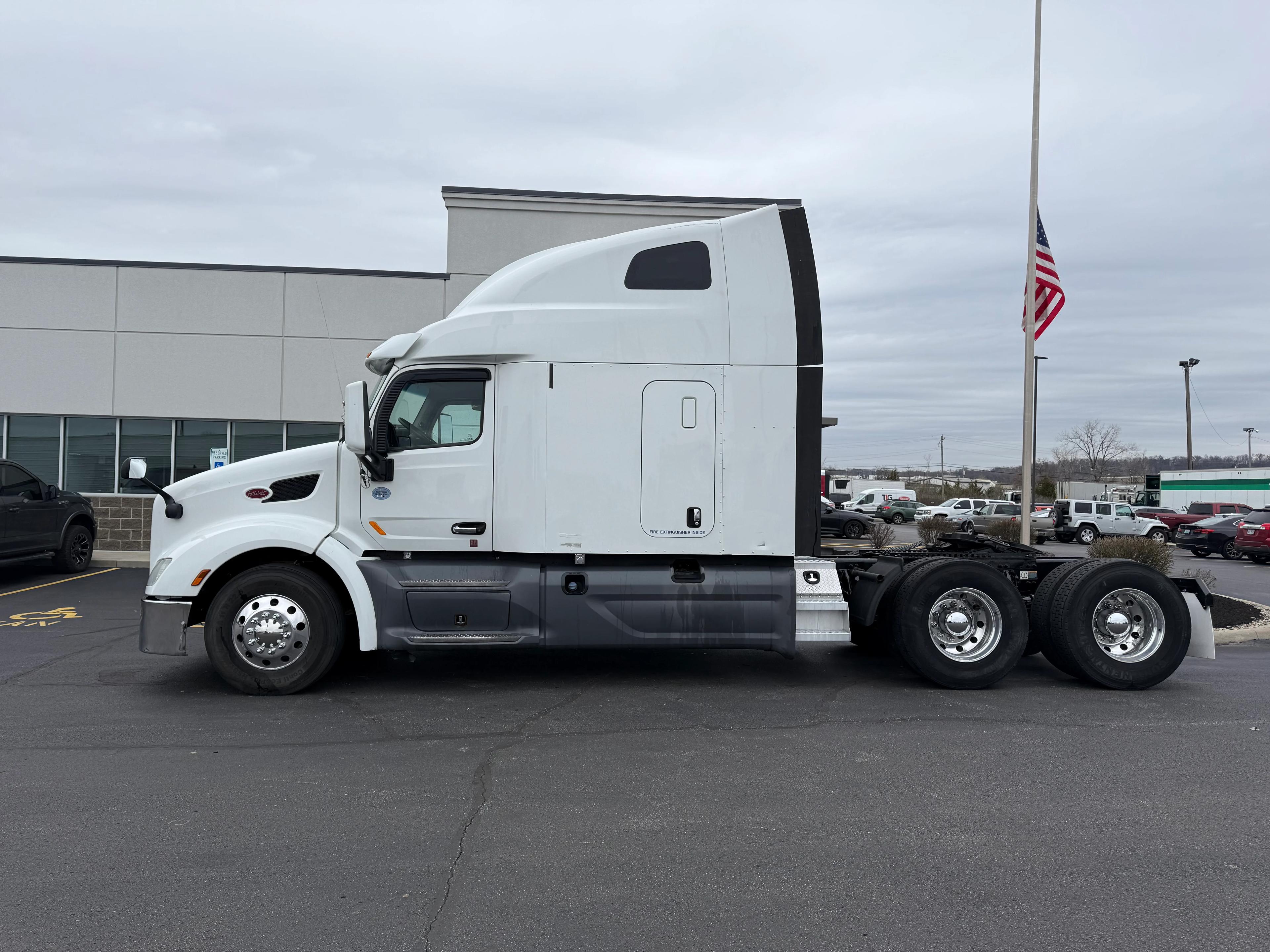 2020 Peterbilt 579 in Cincinnati, OH — photo 2