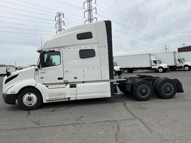 2023 Volvo VNL 760 in West Sacramento, CA — photo 4