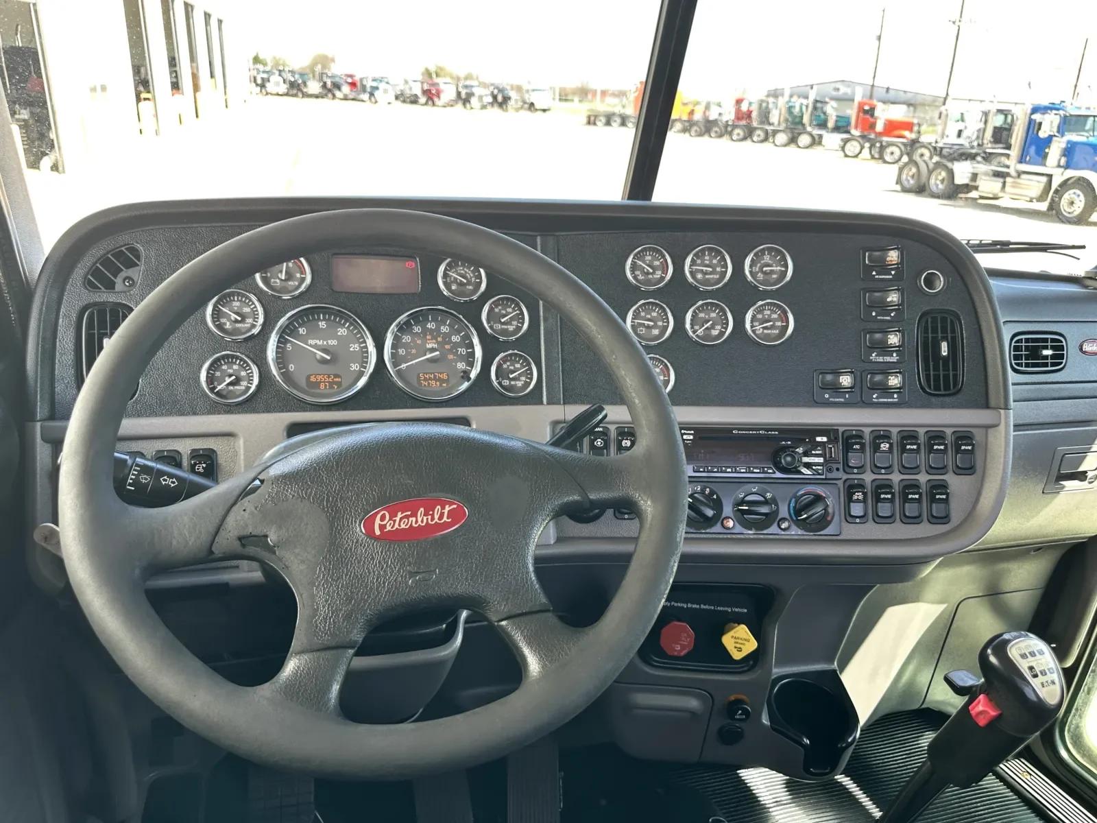 2019 Peterbilt 389 in Hutchins, TX — photo 16
