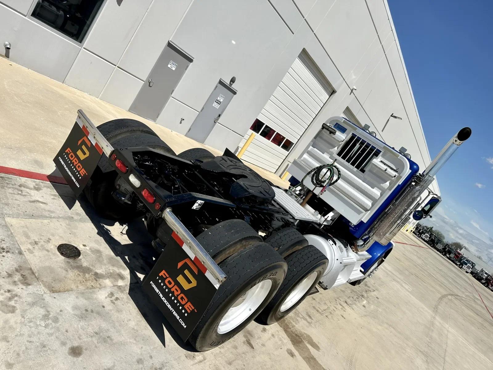 2019 Peterbilt 389 in Hutchins, TX — photo 11