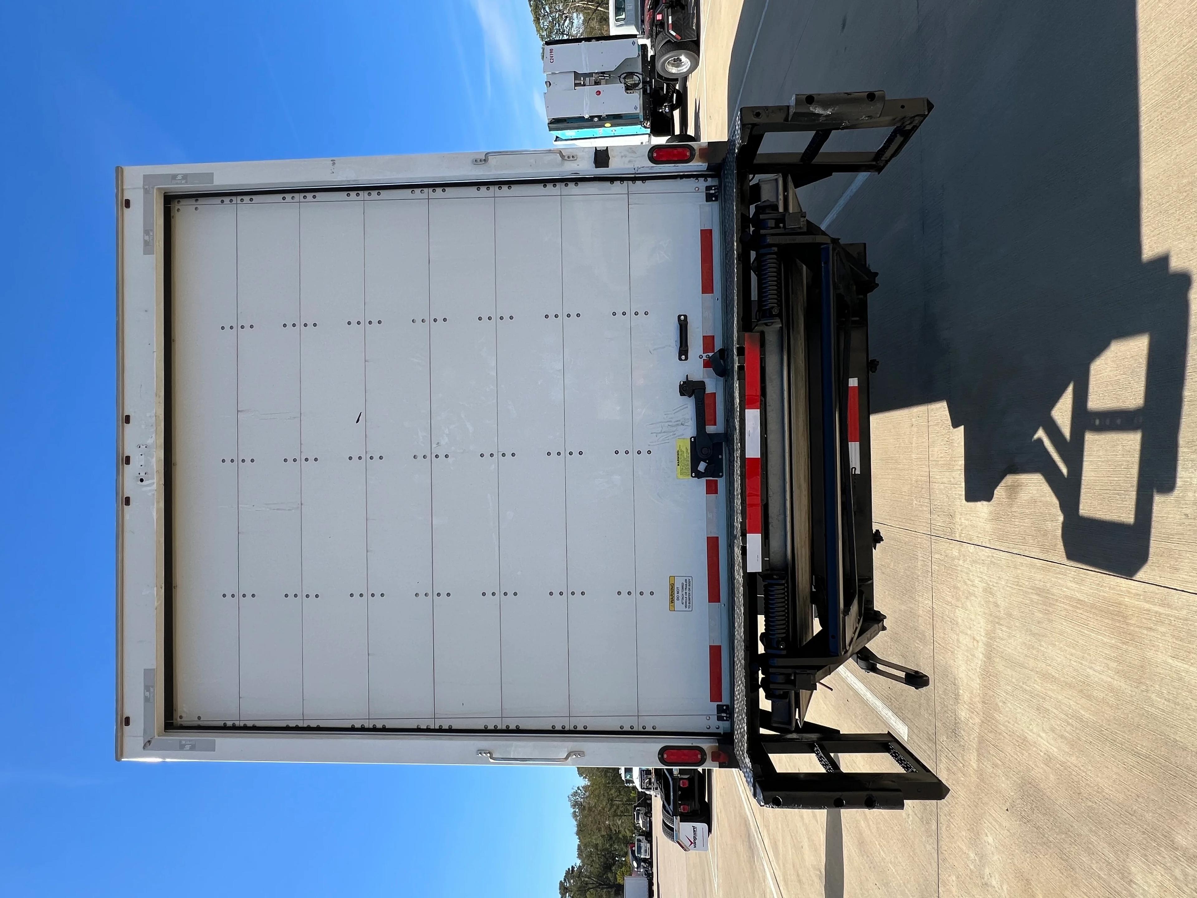 2025 Isuzu FTR in HOUSTON, TX — photo 6