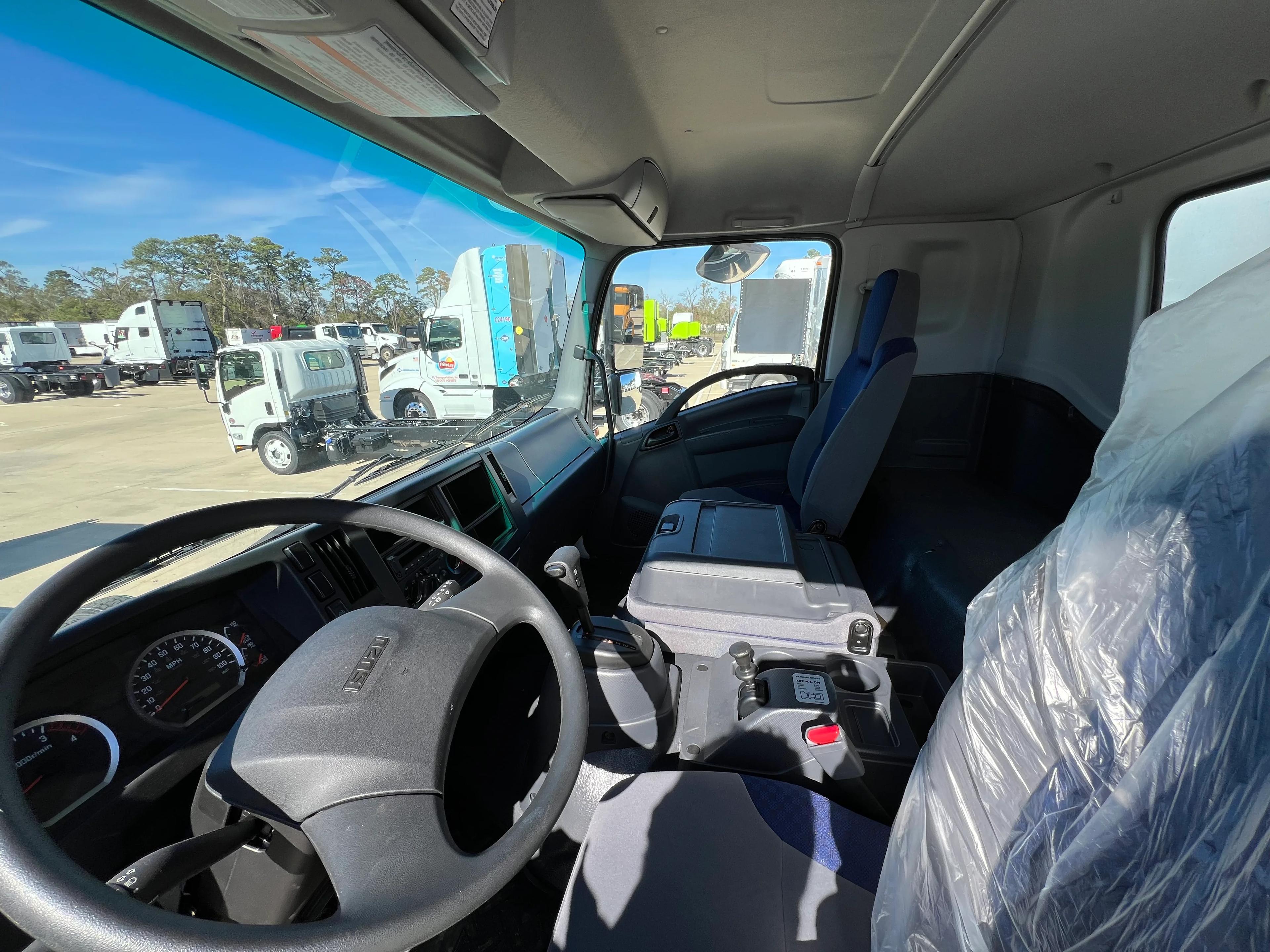 2025 Isuzu FTR in HOUSTON, TX — photo 3
