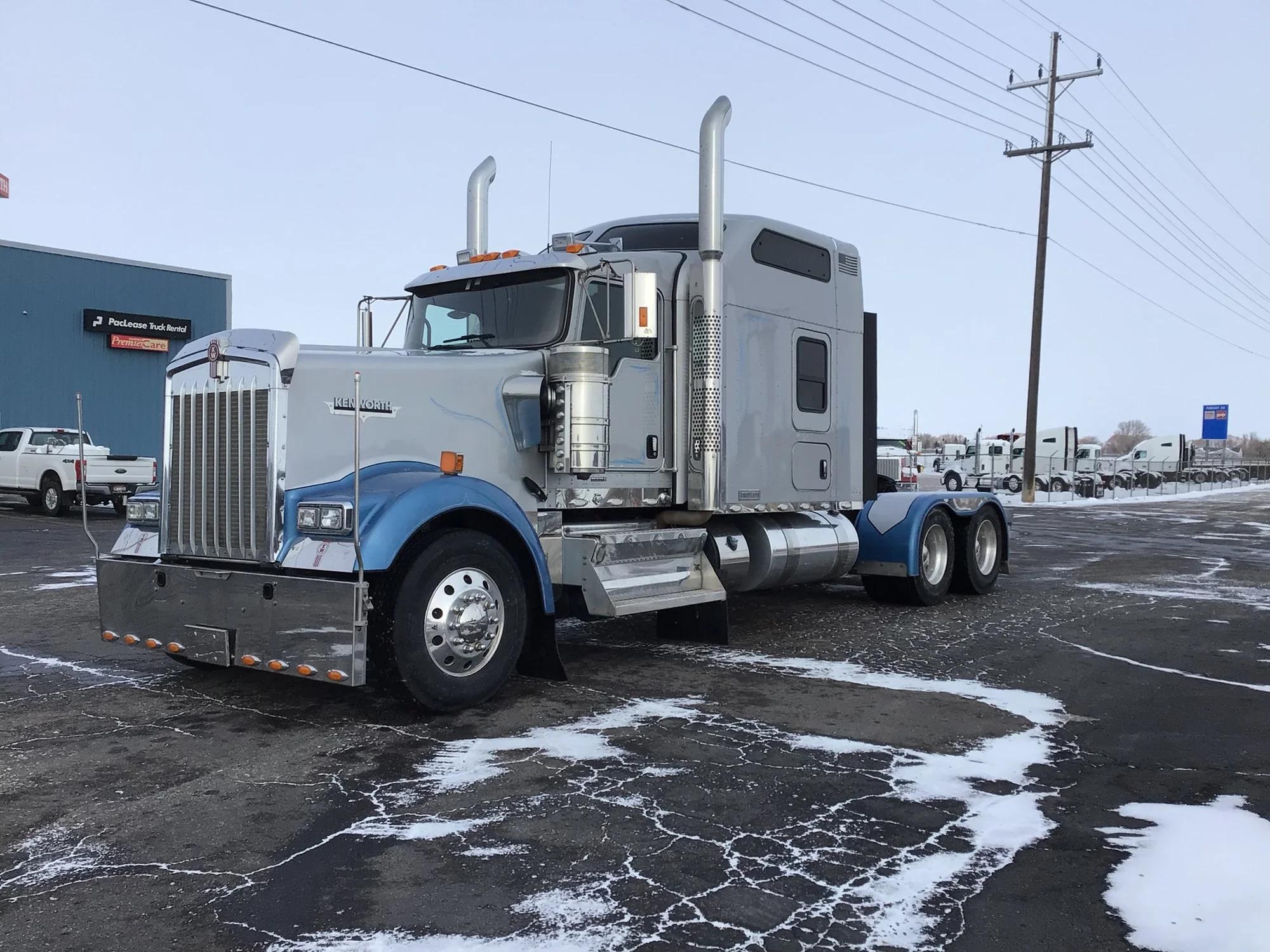 2020 Kenworth W900