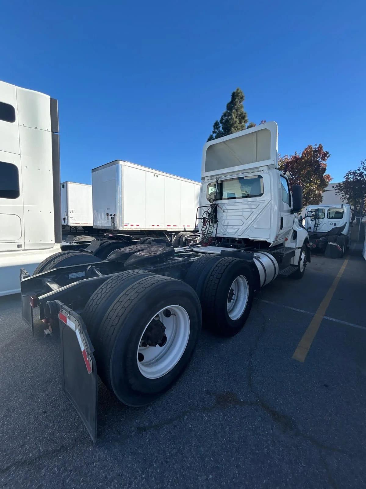 2019 International LT in Pomona, CA — photo 4