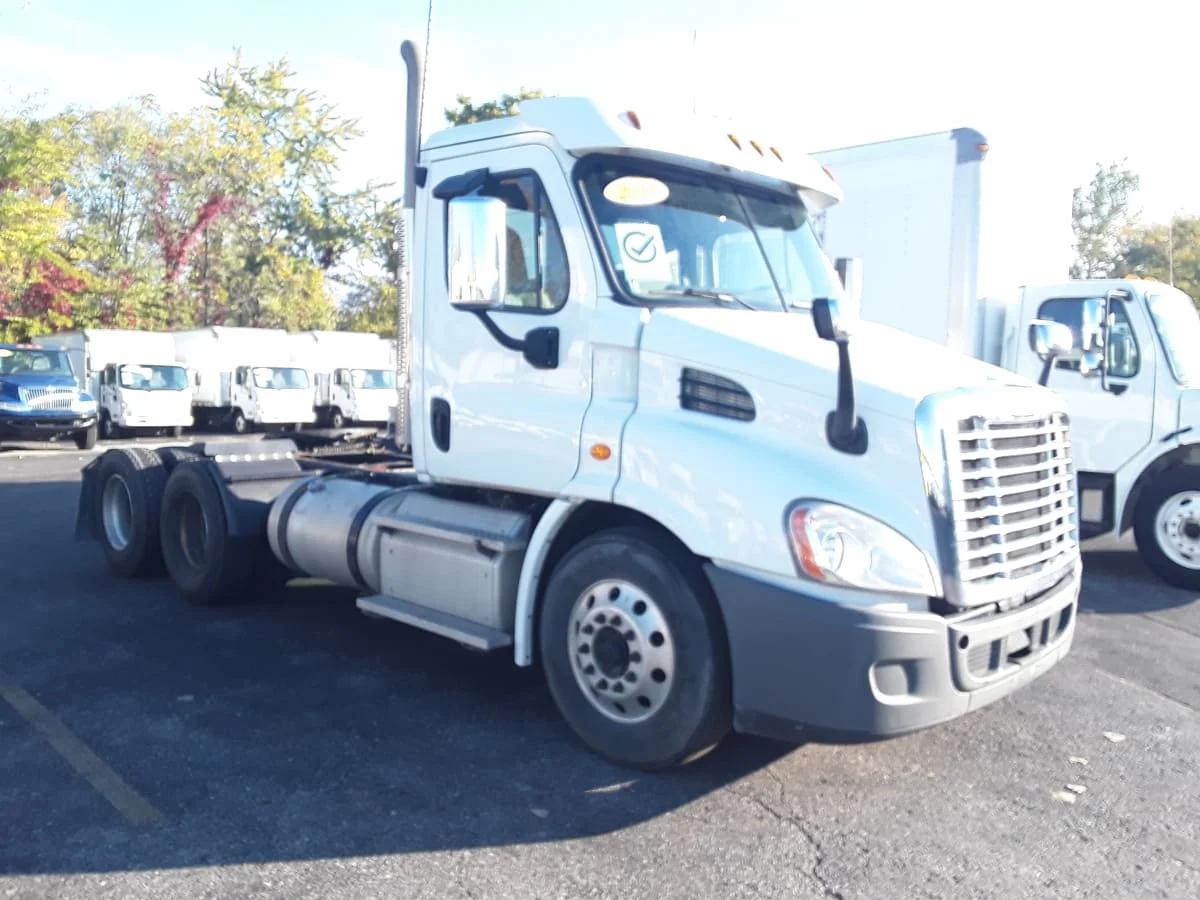 2019 Freightliner Cascadia in Hilliard, OH — photo 3