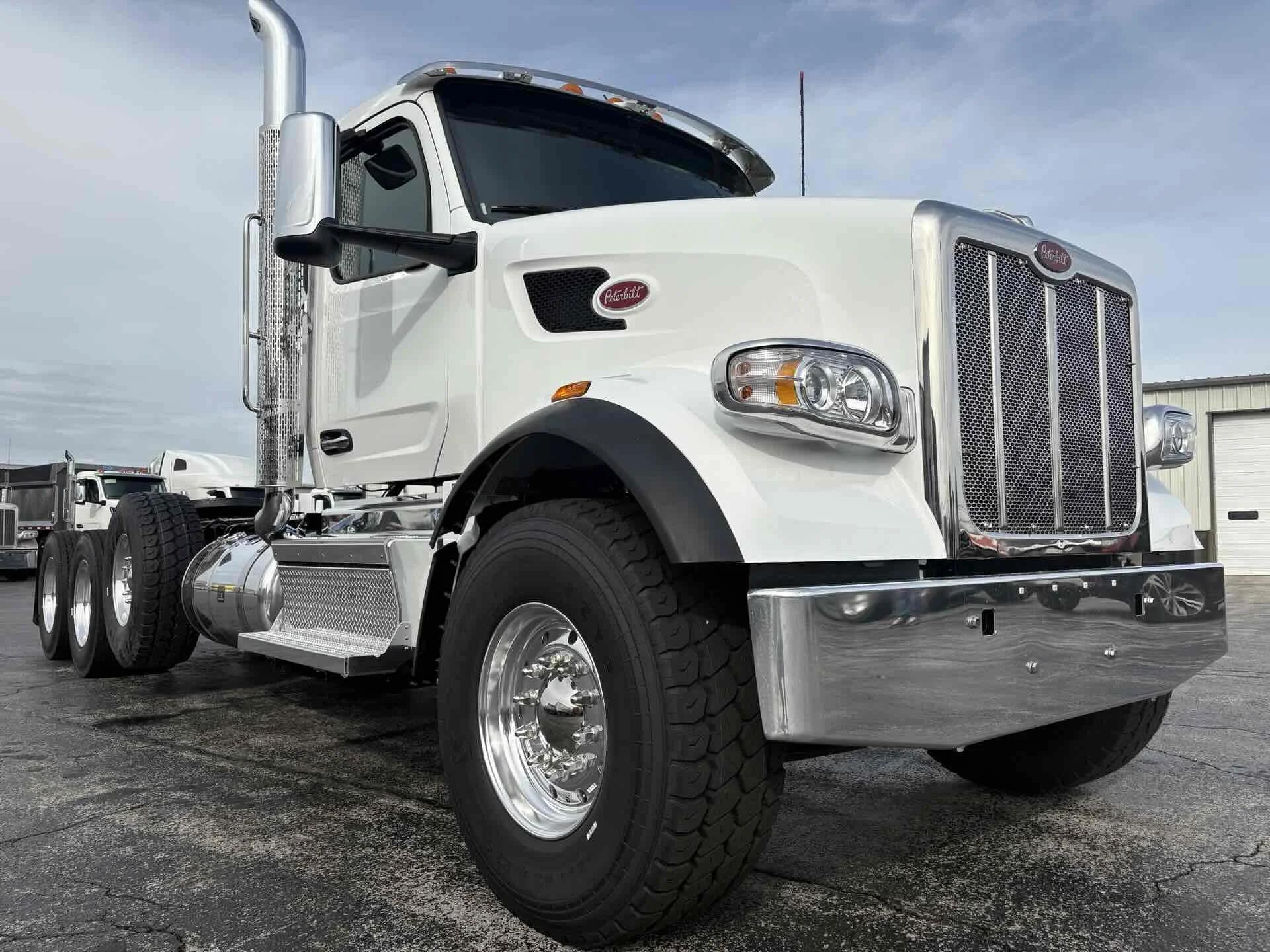 2027 Peterbilt 567 in Findlay, OH — photo 2