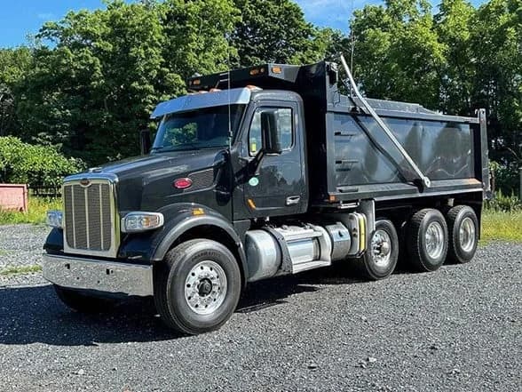 2021 Peterbilt 567 in Coopersburg, PA